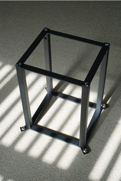 Custom Design QS104 loudspeaker stand for spendor speakers