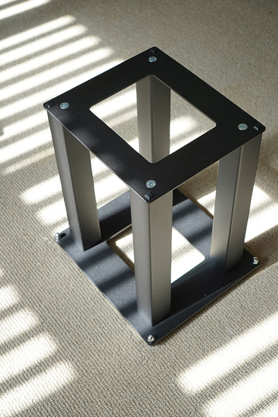 Custom Design SQ404 loudspeaker stand for spendor speakers